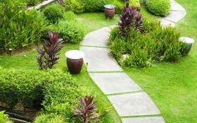 Садовые дорожки в дизайне усадьбы: основные стили и виды