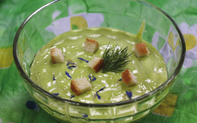 Крем-суп із зеленого горошку і шпинату 