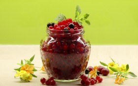 Красный цвет здоровья: питательная ценность ягод малины, земляники и смородины