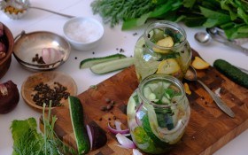 Родинні рецепти: консервовані огірки, капуста та інша смакота – від наших читачів 