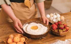 Солодкий сезон: рецепти літніх ягідних пирогів та тістечок 