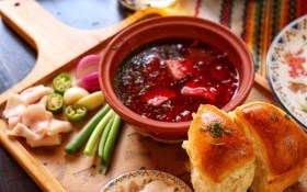 Мистецтво у тарілці: рецепти українського борщу до родинного столу 