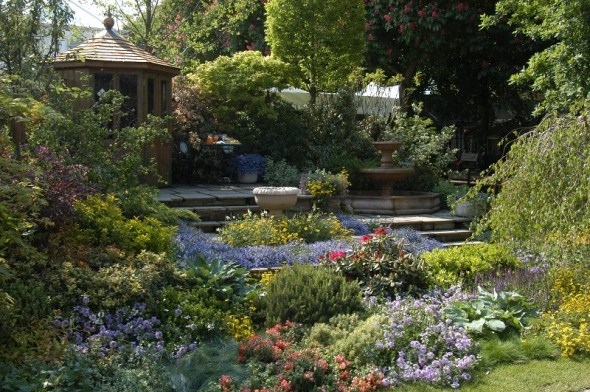 Рельєфний сад на рівному місці: будуємо квітучі тераси та &quot;втоплені&quot; садки 