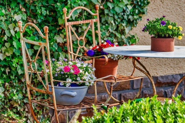 Практичні, функціональні та красиві: садові меблі на всі смаки  