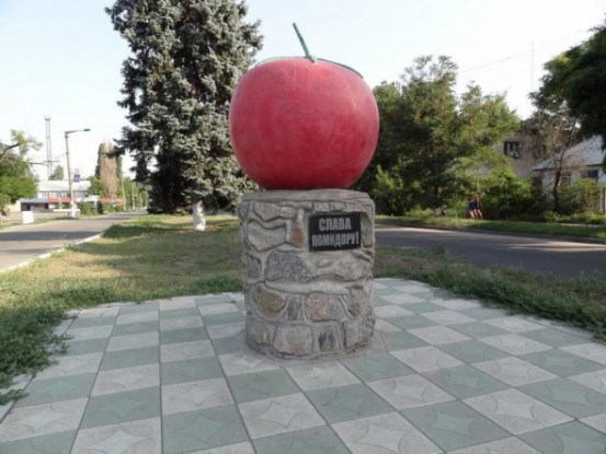 Пам'ятник Слава помідору у Запорізькій області