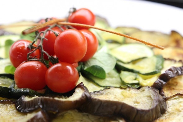 Овочеві хіти: рецепти смачних страв з помідорами та баклажанами