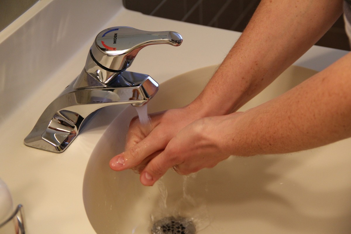 Несоблюдение правил личной гигиены (в банях, ваннах, душевых, бассейнах) может привести к микозам